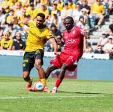 Penalty ou non sur cet accrochage entre Lukembila et Wütrich?